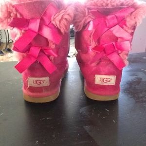 HOT PiNK BAILEY BOW UGGS